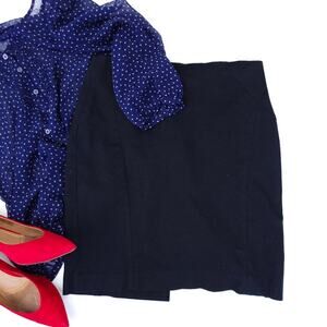 Banana Republic Fact Black Pencil Skirt Size 4. Straight Career Zip Up Back